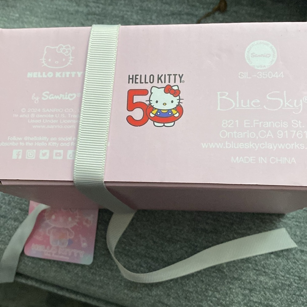 NWT Hello Kitty - Picture 3 of 5